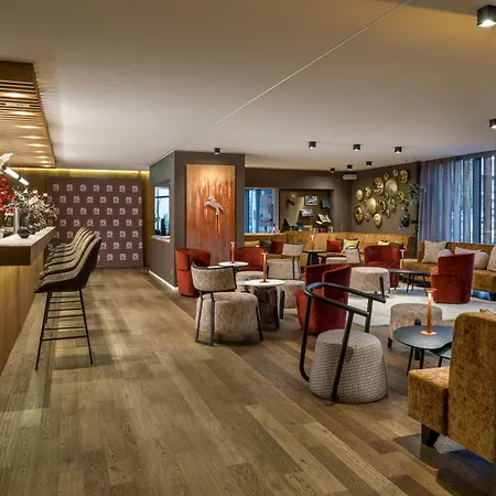 Weisses Ross Otel 4*