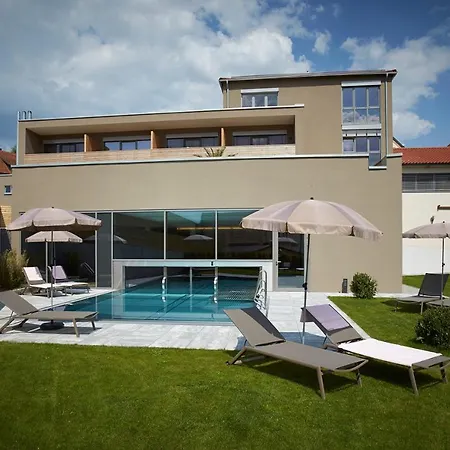 Weisses Ross Hotel 4*